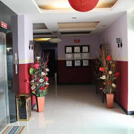 Hollywood Hotel Jakarta Bagian luar foto