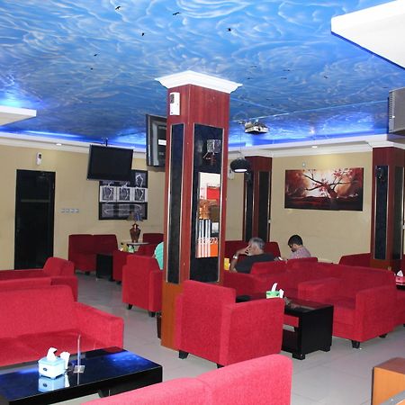 Hollywood Hotel Jakarta Bagian luar foto