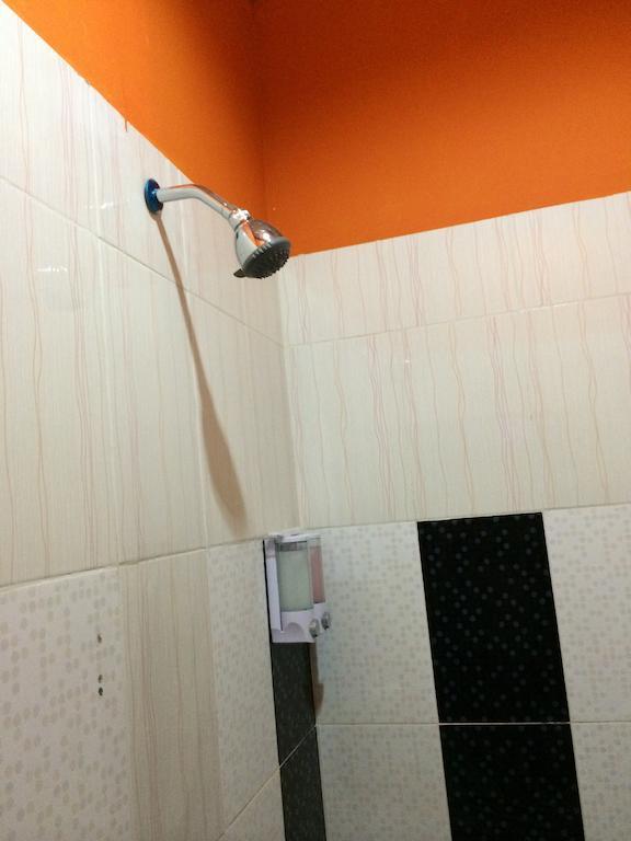 Hollywood Hotel Jakarta Bagian luar foto