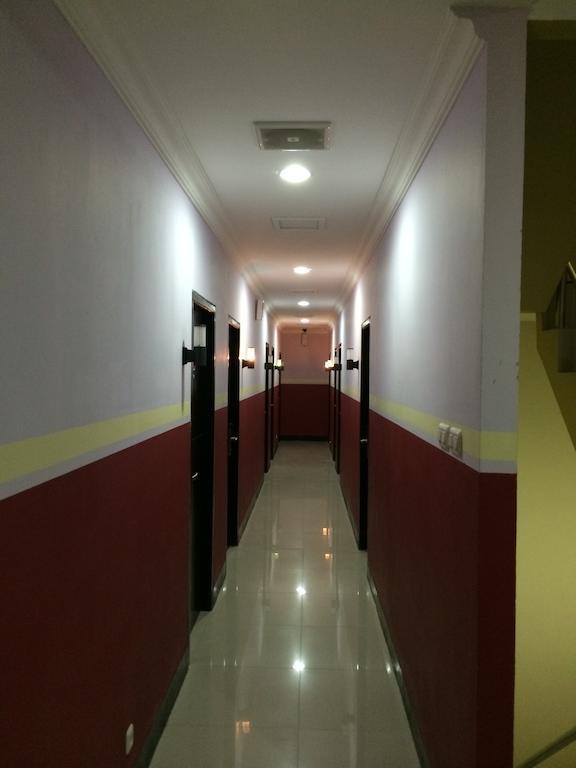 Hollywood Hotel Jakarta Bagian luar foto