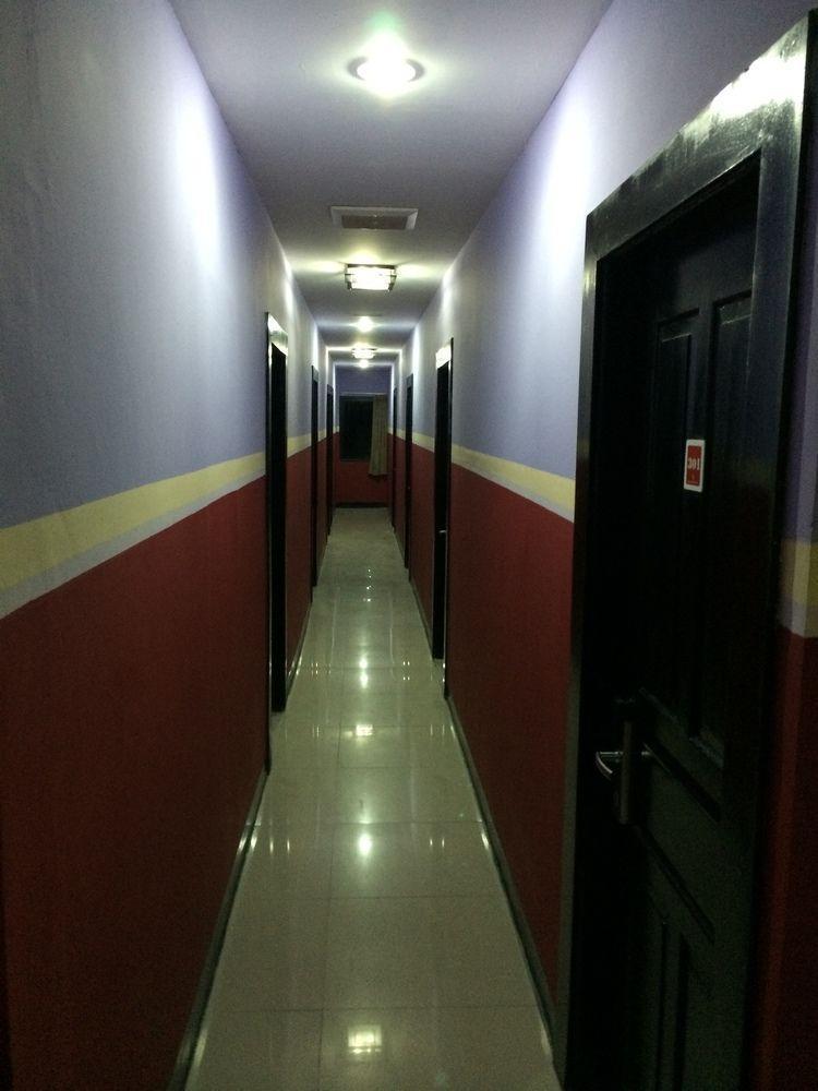 Hollywood Hotel Jakarta Bagian luar foto