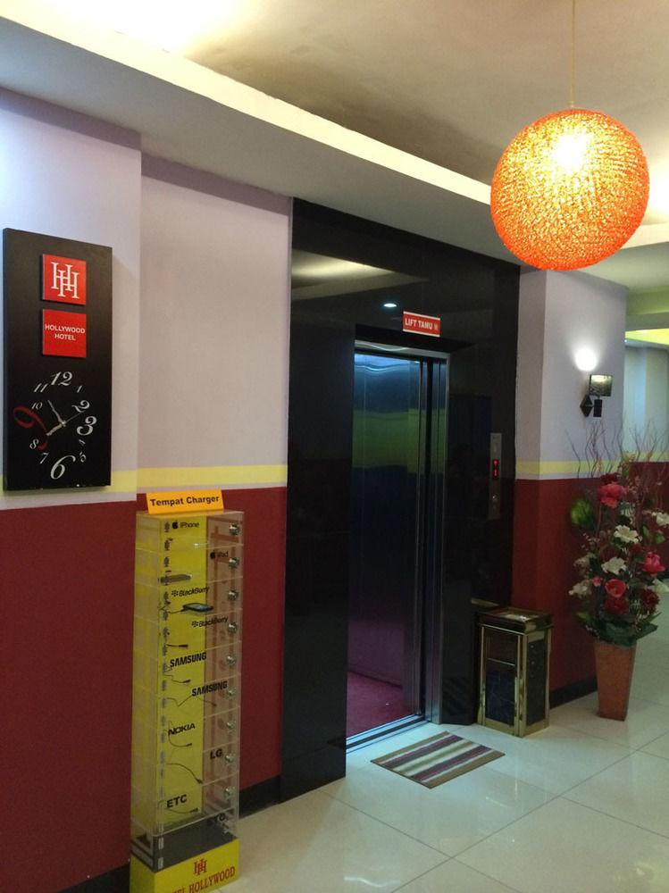 Hollywood Hotel Jakarta Bagian luar foto