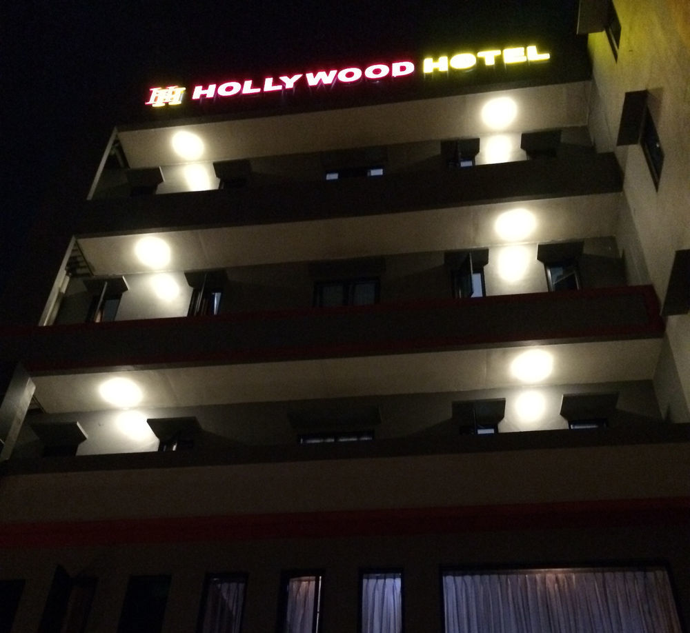 Hollywood Hotel Jakarta Bagian luar foto
