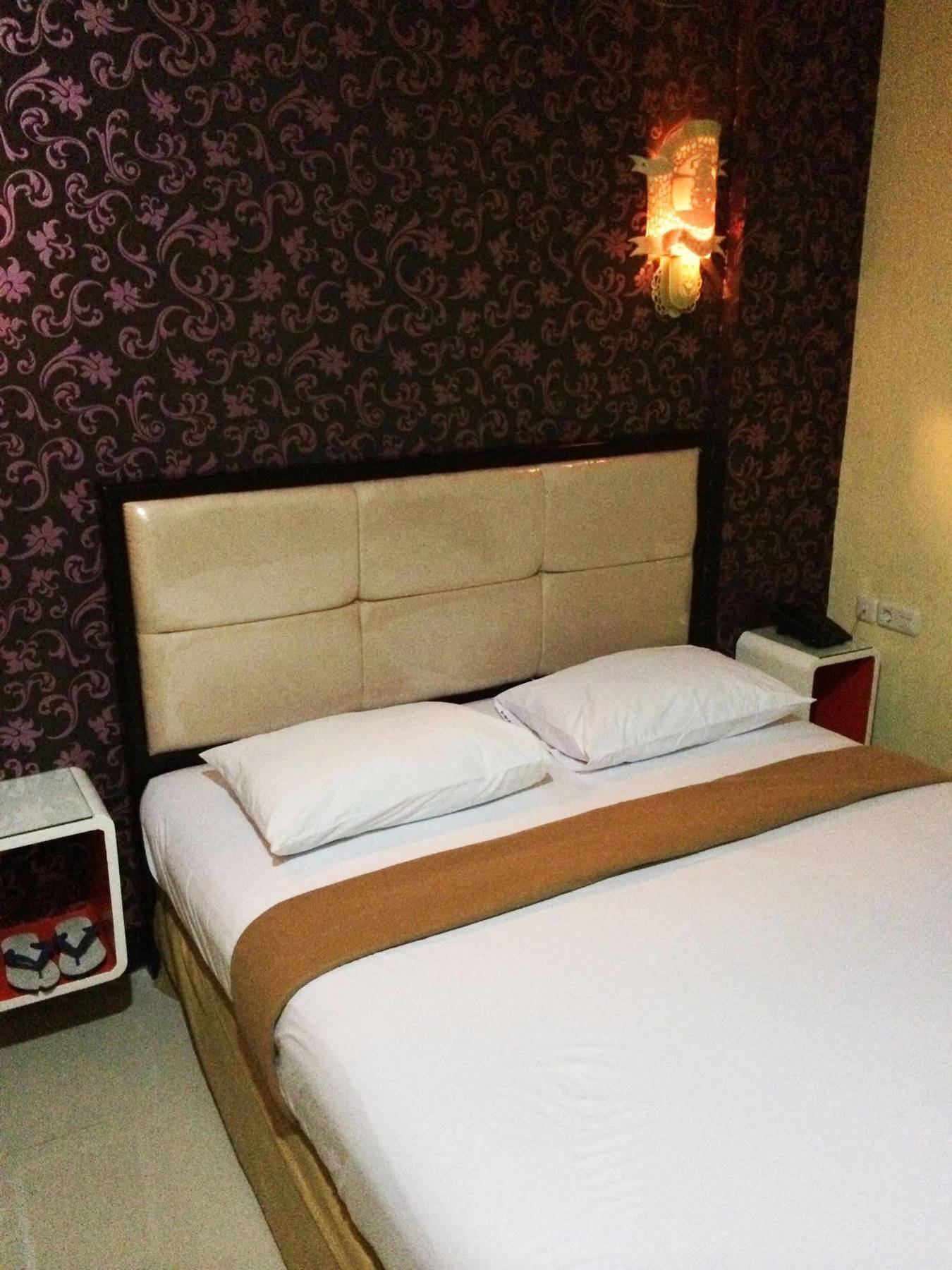 Hollywood Hotel Jakarta Bagian luar foto