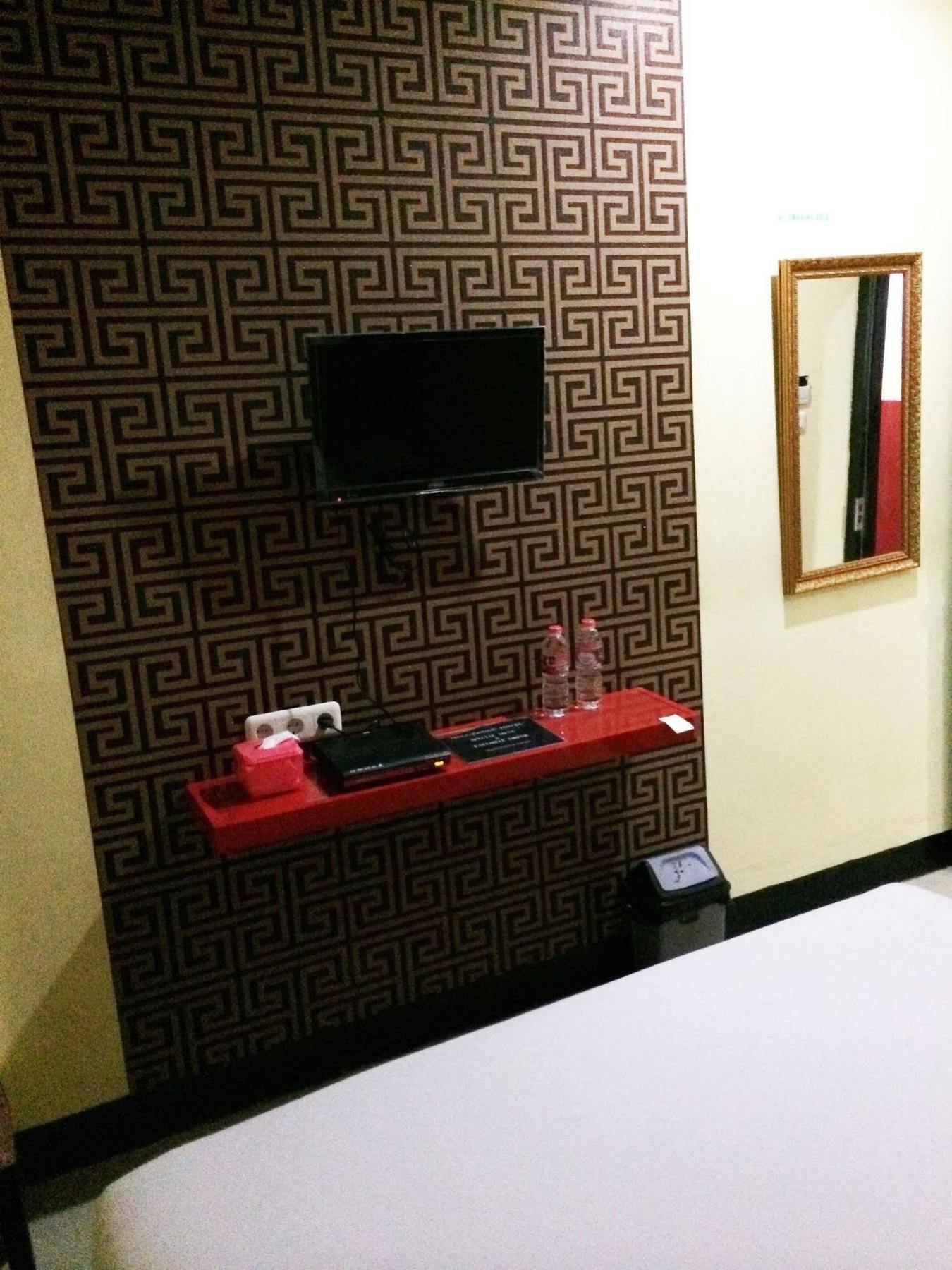 Hollywood Hotel Jakarta Bagian luar foto