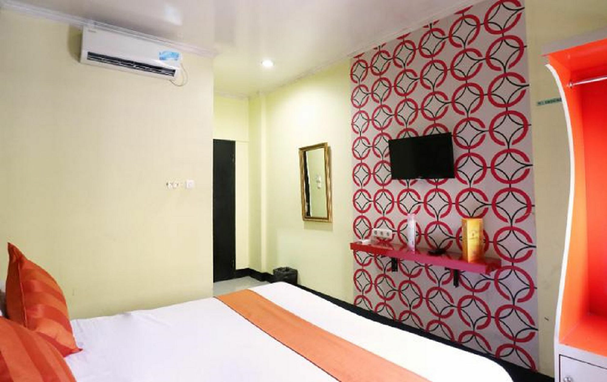 Hollywood Hotel Jakarta Bagian luar foto