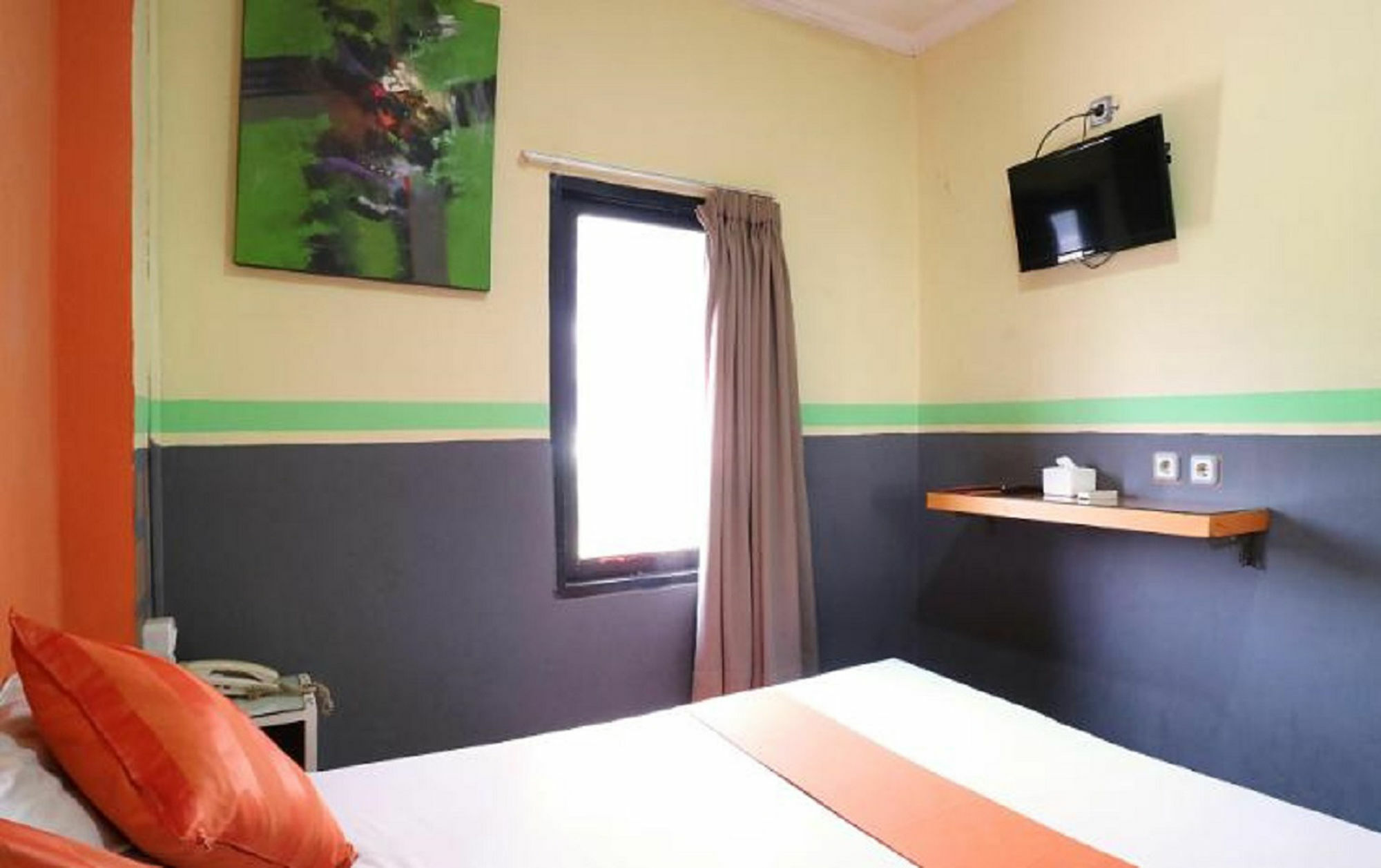 Hollywood Hotel Jakarta Bagian luar foto