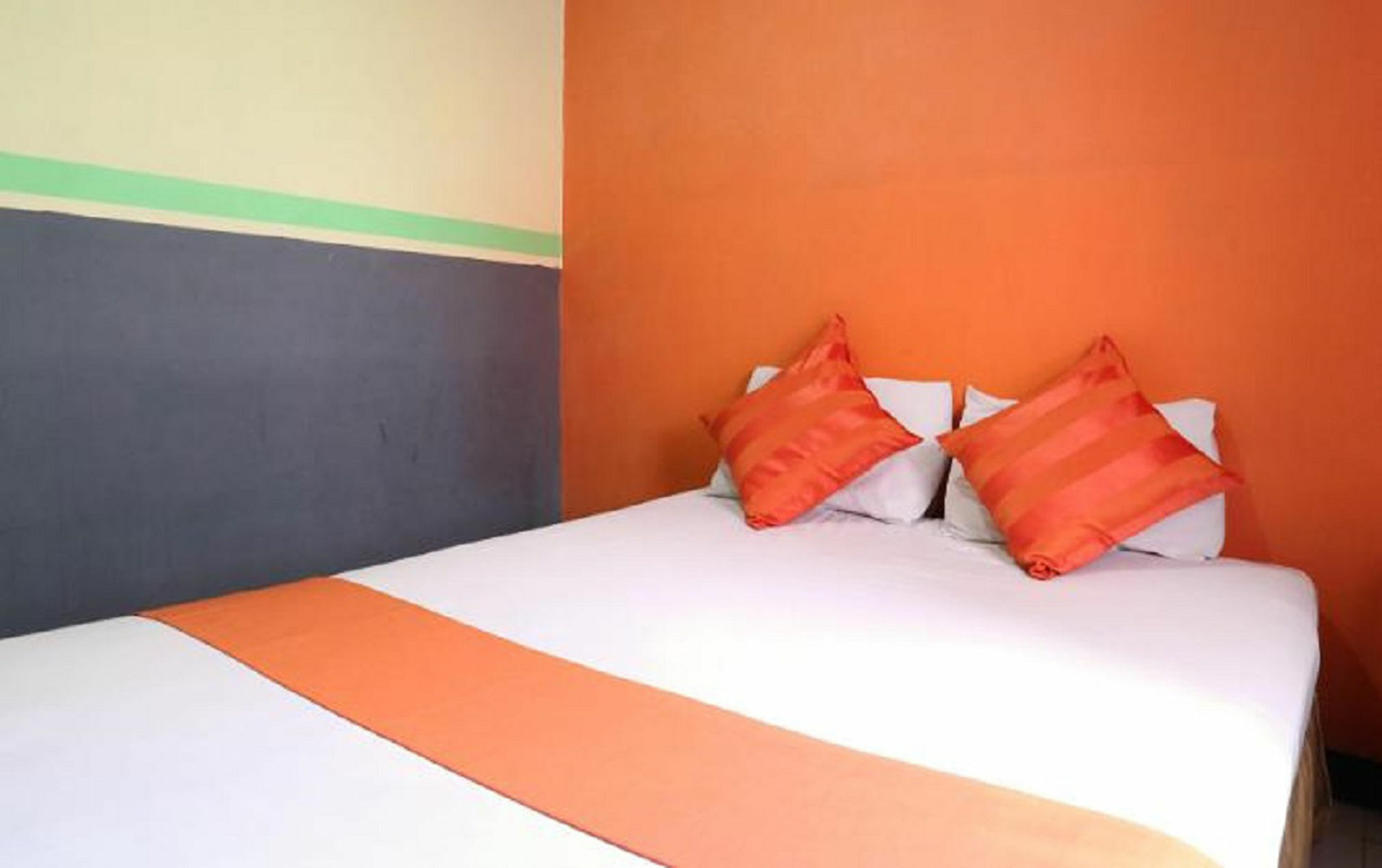 Hollywood Hotel Jakarta Bagian luar foto