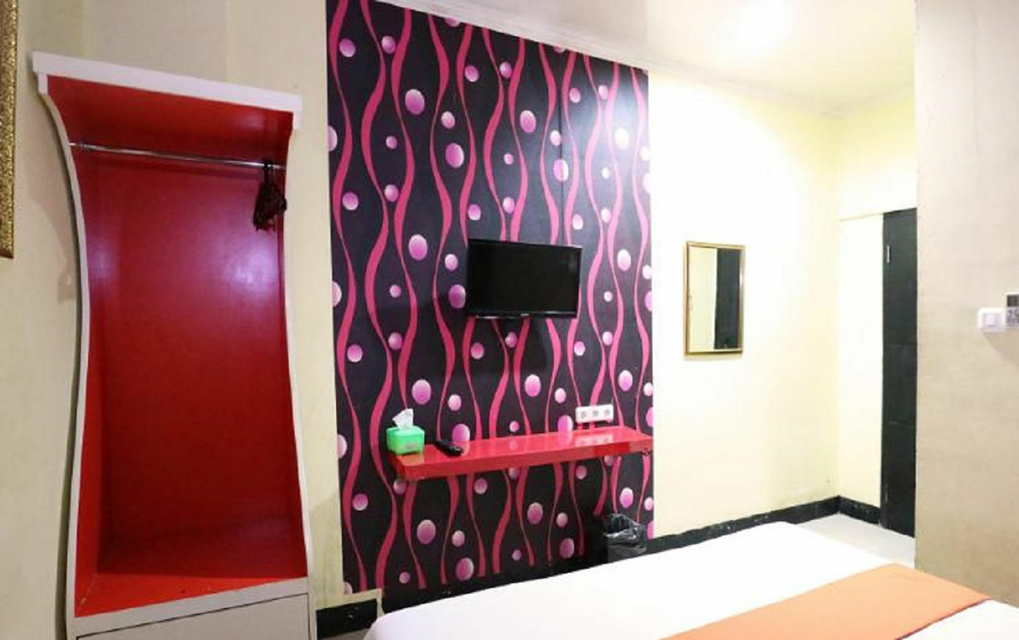 Hollywood Hotel Jakarta Bagian luar foto